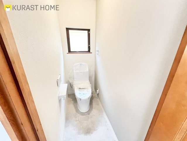 京都市西京区松室北河原町　中古戸建のトイレ