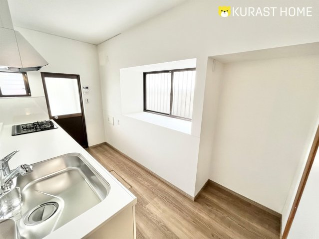 京都市西京区松室北河原町　中古戸建のキッチン