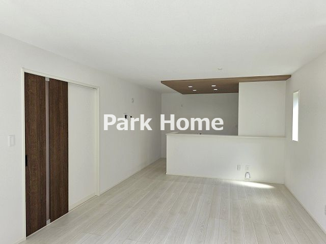 高知市高見町 2期2棟2 新築戸建ての居間・リビング|１F：18LDK