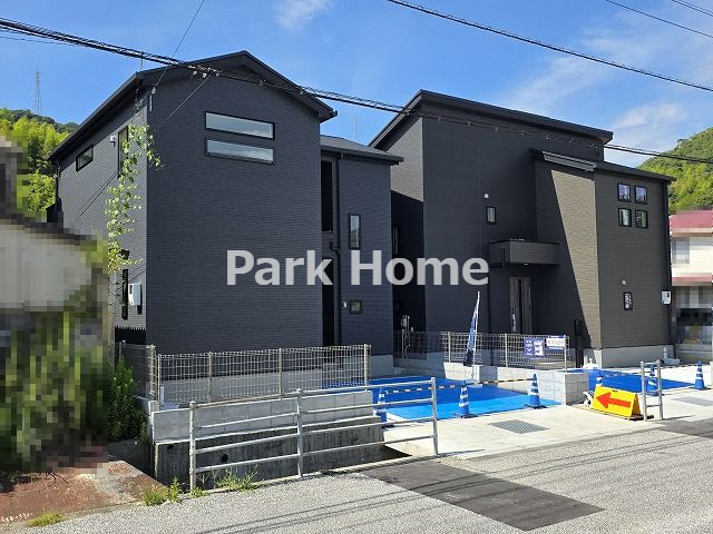 高知市高見町 2期2棟2 新築戸建ての外観|2区画全体