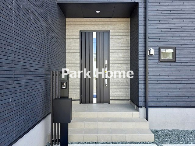 高知市高見町 2期2棟2 新築戸建ての玄関