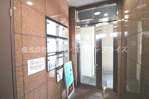 NANEI福島ビルのエントランス|ゆとりのあるエントランスです