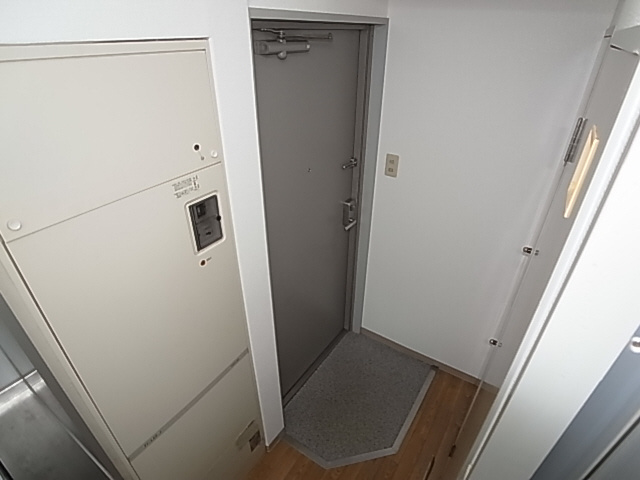 神戸市長田区久保町３丁目の賃貸マンションの玄関