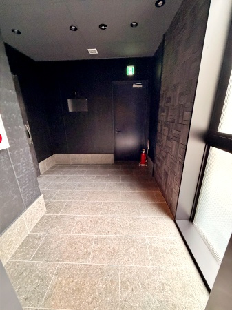 田町ビルのエントランス