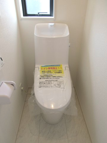 昭島市拝島町5丁目　新築戸建全9棟のトイレ|2階温水シャワートイレ