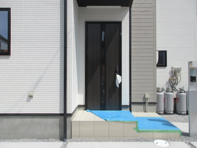 昭島市拝島町5丁目　新築戸建全9棟の玄関