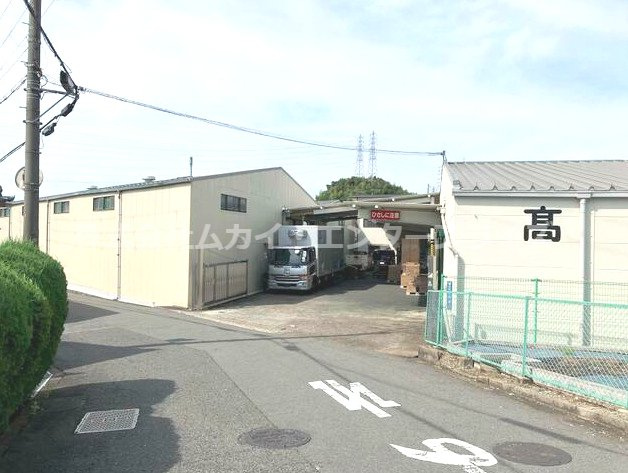 和泉市箕形町　倉庫の周辺|接道です