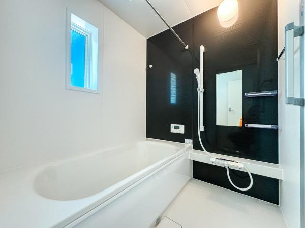 森第7-4号棟の浴室|ゆったりとした広さのバスルームは、1日の疲れを癒す特別なリラックス空間。