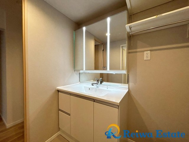 湘南ライフタウン城山住宅　10号棟の独立洗面台