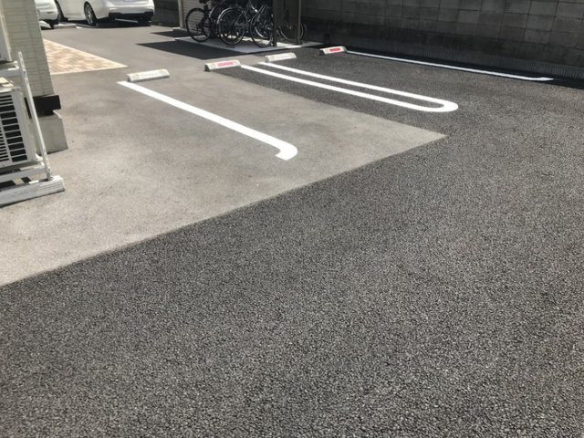 ウル・シャンティ　Ａ の駐車場