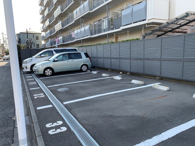 グリーンパーク西川口スカイハイツの駐車場|車をお持ちの方に嬉しい駐車場付きの物件です