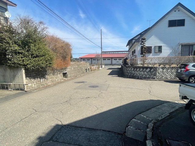 矢巾町流通センター南4丁目　売地　の前面道路含む現地写真