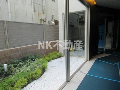 【エントランス】 | Grand Paseo south（グランパセオサウス）（河内永和賃貸） | 落ち着いたエントランスです