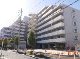 【外観】 | 閑静な住宅街「蓮根」駅より徒歩８分に建つ、新耐震の物件です。