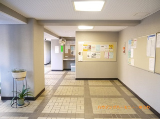 【エントランス】 | エントランス内部は、大変開放的な空間です。