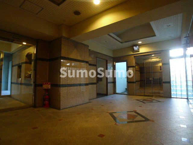 アンピール県庁駅前のエントランス