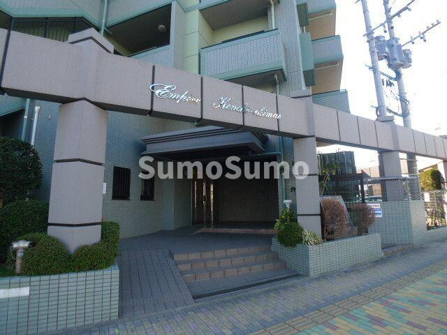 アンピール県庁駅前のエントランス