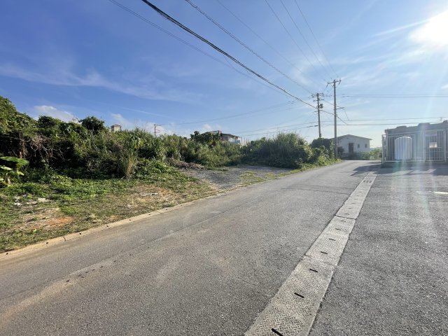 恩納村真栄田（限定1区画・186坪）の前面道路含む現地写真|※北西側道路♪