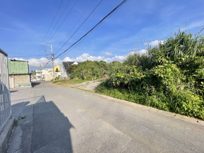 【前面道路含む現地写真】 | 恩納村真栄田（限定1区画・186坪） | ※北西側道路♪