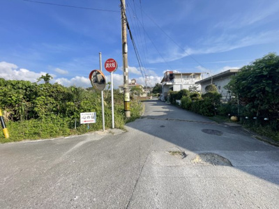 【前面道路含む現地写真】 | 恩納村真栄田（限定1区画・186坪） | ※南西側道路♪