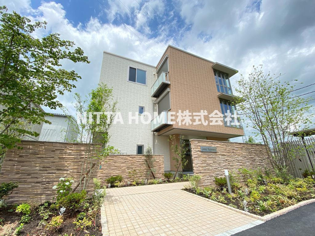 グランド　ハピネスの外観|駐車場やインターネット無料◎オートロックやエコジョーズ採用◇
