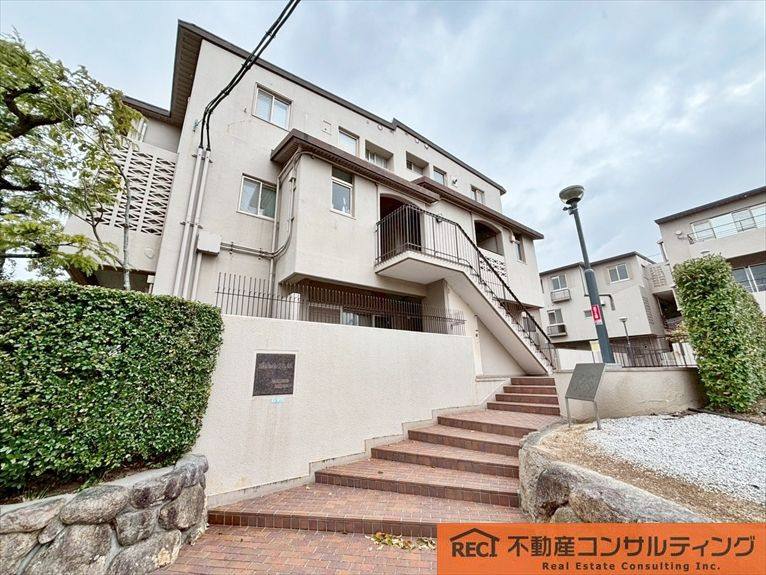 城山パークハイムの外観