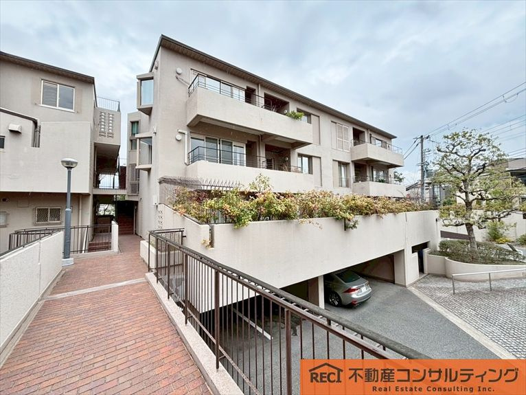 城山パークハイムの外観