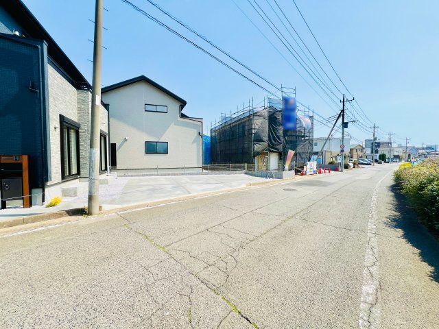 前橋市大友町の前面道路含む現地写真|角地住宅♪