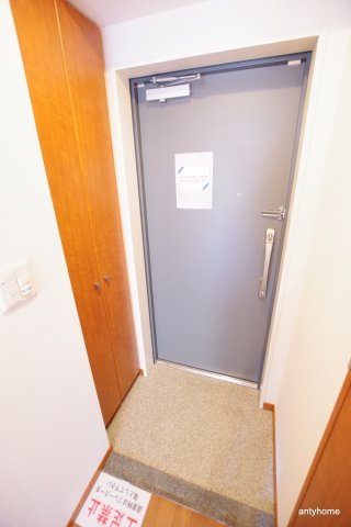 ノルデンハイム江坂 仲介手数料無料の玄関