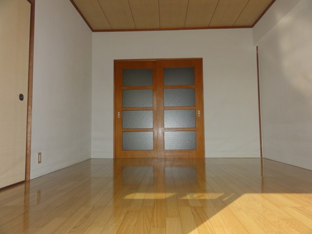沢屋コーポの洋室
