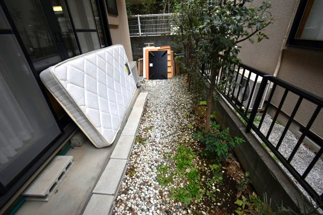 下井草1丁目・中古戸建の庭|1階LDKの南側にはちょっとしたお庭がございますのでガーデニング等にお使い頂けます♪