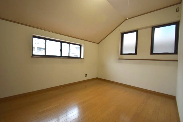 下井草1丁目・中古戸建の洋室|各居室6.0帖以上です！