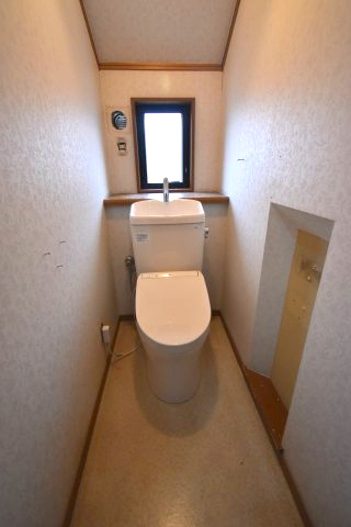 下井草1丁目・中古戸建のトイレ|2階トイレは2021年5月に交換しておりますので綺麗ですよ♪