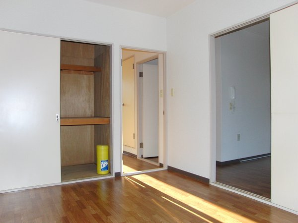 Ｙ＆Ｍハイツの内装|洋室収納