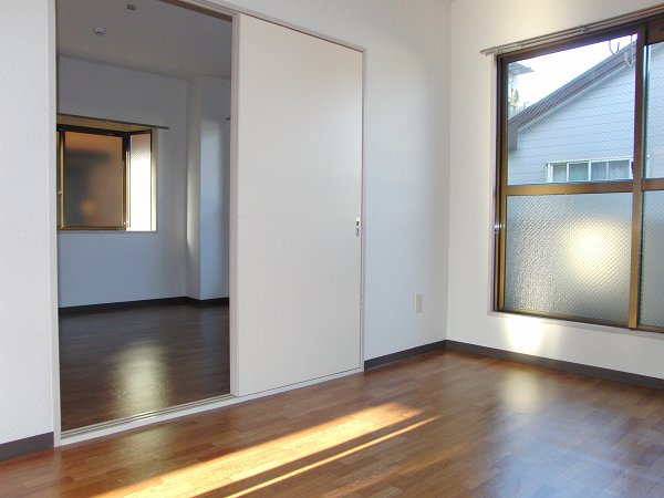 Ｙ＆Ｍハイツの居間・リビング|洋室～洋室