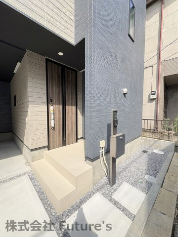 三郷市高州1丁目　新築戸建　全1棟のエントランス|玄関アプローチ