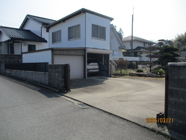 宮野上中古住宅の設備|同一敷地内に車庫（49.28㎡）と倉庫（16.56㎡）も売買価格に含みます。
