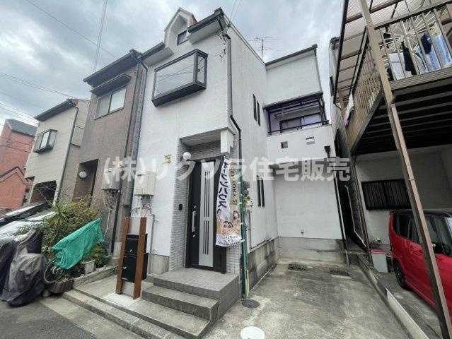 高倉２丁目　中古一戸建ての外観|新しい生活にいかがでしょうか？外観はお住まいの顔になります。こだわりたいポイントですね。外壁塗装や屋根塗装のご相談も承っております。
■現地内覧・資金計画相談・住宅ローン相談もお問合せ受付中■