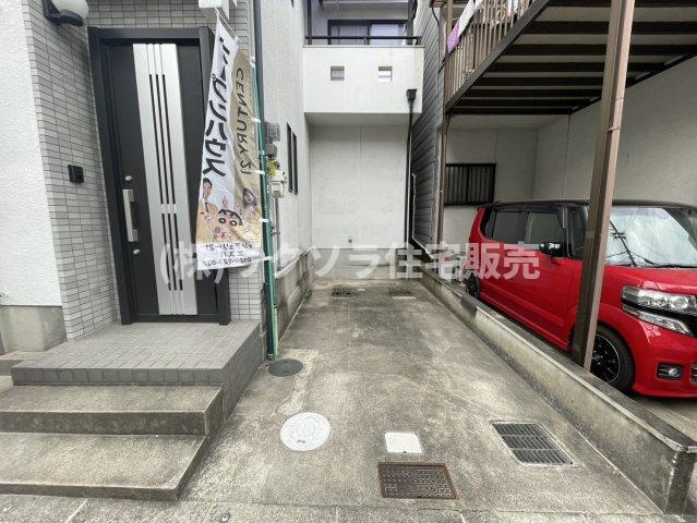 高倉２丁目　中古一戸建ての駐車場|1台分
■物件内覧・資金計画相談・住宅ローン相談、リフォーム相談、お問合せ受付中■
※当日・翌日のご内覧、ご相談はお電話でのお問合せがスムーズです！