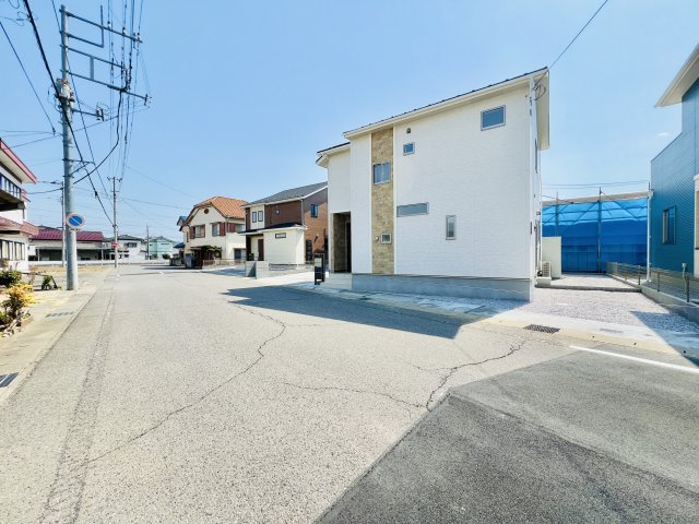 前橋市大友町の前面道路含む現地写真|前面道路8ｍで駐車が得意ではないという方におすすめです♪