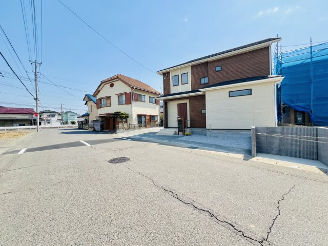 前橋市大友町の前面道路含む現地写真|駐車スペース2台可能！