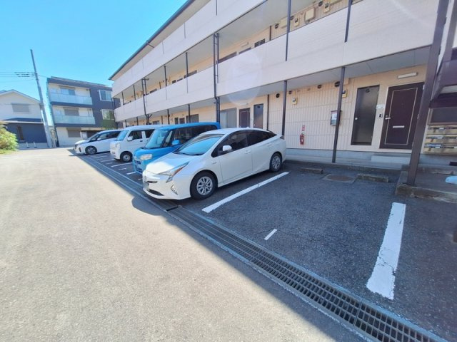 サン・ファミーユの駐車場