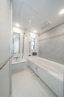 【浴室】 | 【仲介手数料４８０万円が無料！】■自由が丘８分■リビング吹抜け■ルーフバルコニー | 【最大ポイントは「諸費用が４８０万円ＯＦＦ」です！！】
■リビングは豪快な吹抜け
■ルーフバルコニー
■セコムホームセキュリティ
■ハイグレード仕様
■住宅性能評価
■外壁通気工法
■長期優良認定