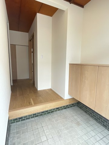 南手城町二丁目　戸建住宅の玄関