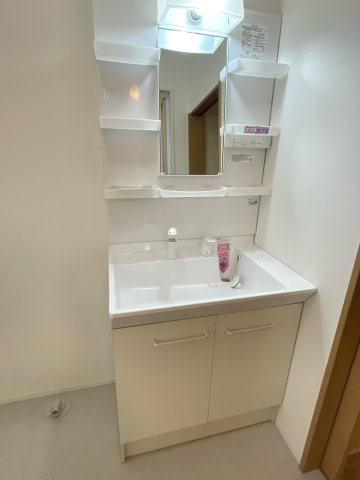 南手城町二丁目　戸建住宅の独立洗面台