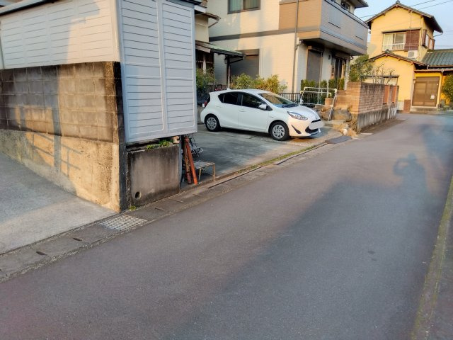 売土地　三島市大場の前面道路含む現地写真|近くにスーパー・ドラッグストア・コンビニがあります。生活利便性の高い土地になっています。