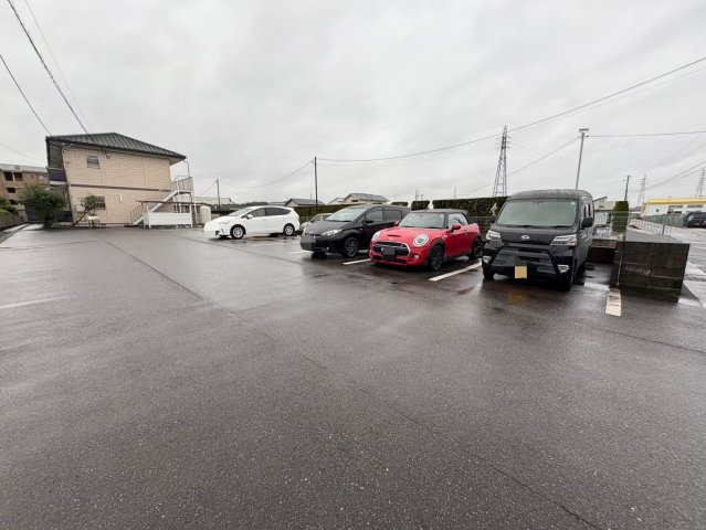 オリーブハウスヒダカの駐車場