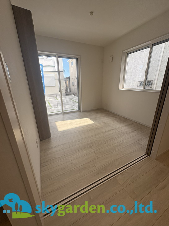 藤沢市高倉9期　新築戸建　全2棟2号棟の洋室|明るい洋室です