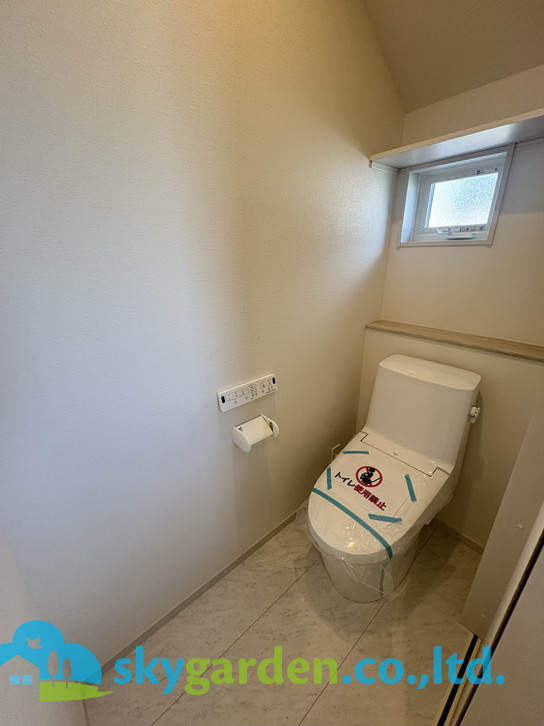 藤沢市高倉9期　新築戸建　全2棟2号棟のトイレ