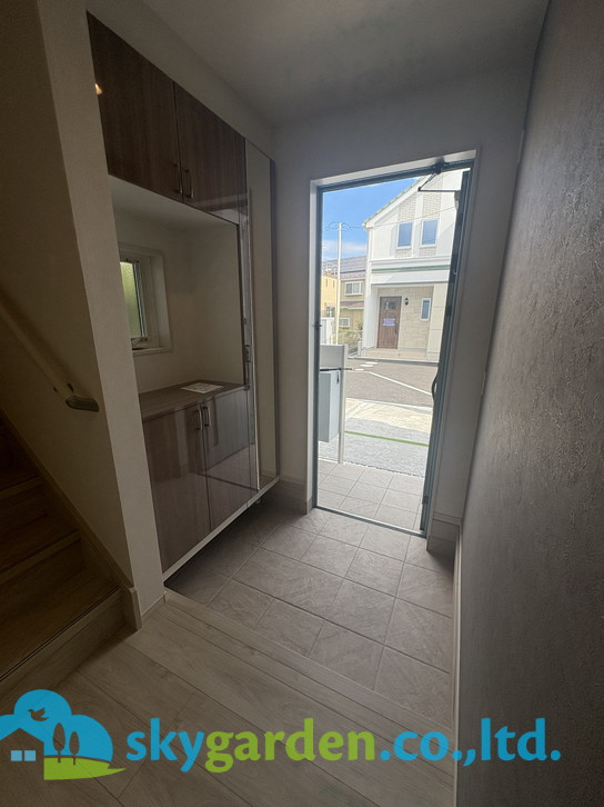 藤沢市高倉9期　新築戸建　全2棟2号棟の玄関